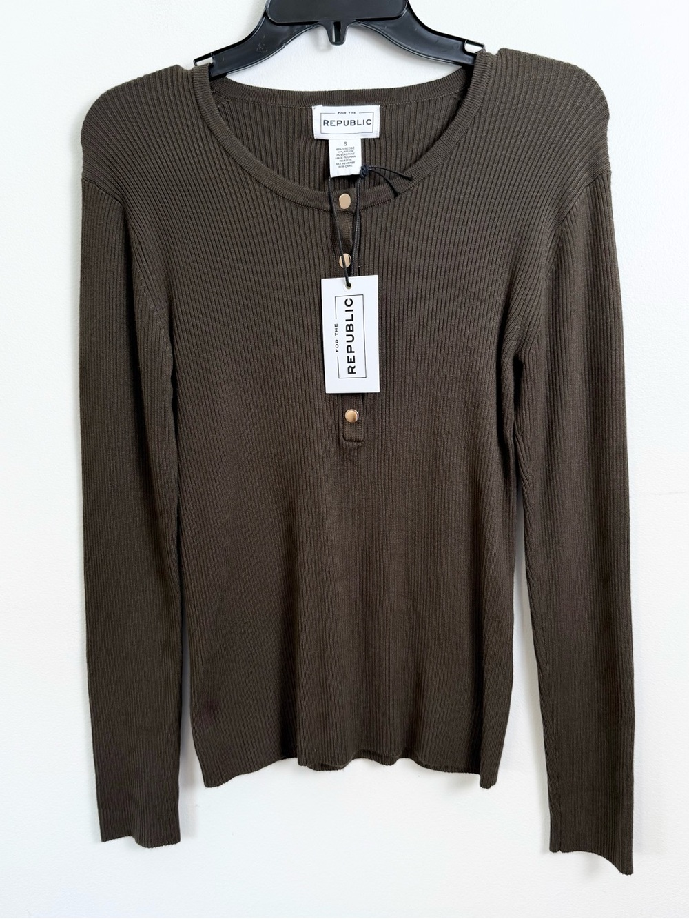 NWT For the Republic Super Soft Army Green Ribbed Henley Sweater Size Small